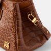EMBOSSED CROC HONEY 40-AXELVÄSKA FÖR DAMER