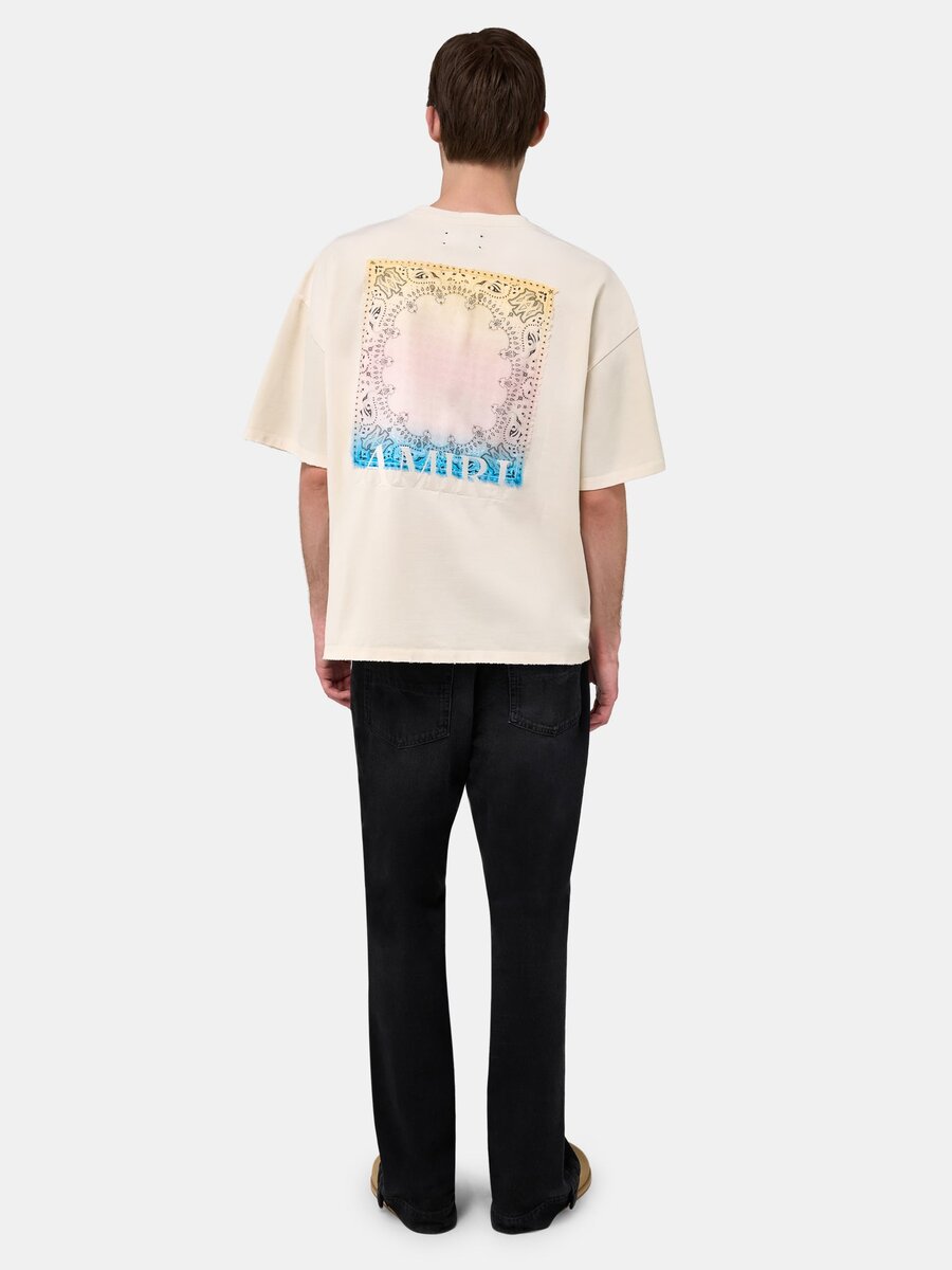 OVERSIZED-T-SHIRT MED BANDANA-APPLIKATION