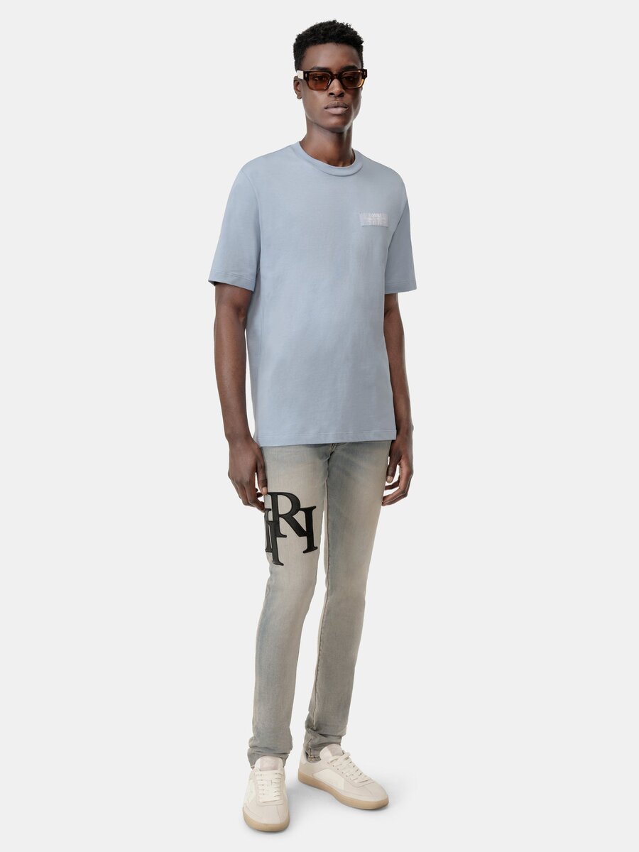 SKINNY JEANS MED FÖRSKJUTET LOGO
