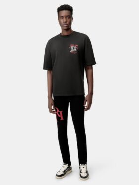 SKINNY JEANS MED FÖRSKJUTET LOGO – Svart Röd